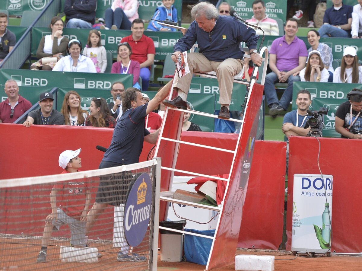 FOTO Tenis, zîmbete şi distracţie » Ilie Năstase, Andrei Pavel, Henri Leconte şi Mansour Bahrami au oferit multe clipe de amuzament