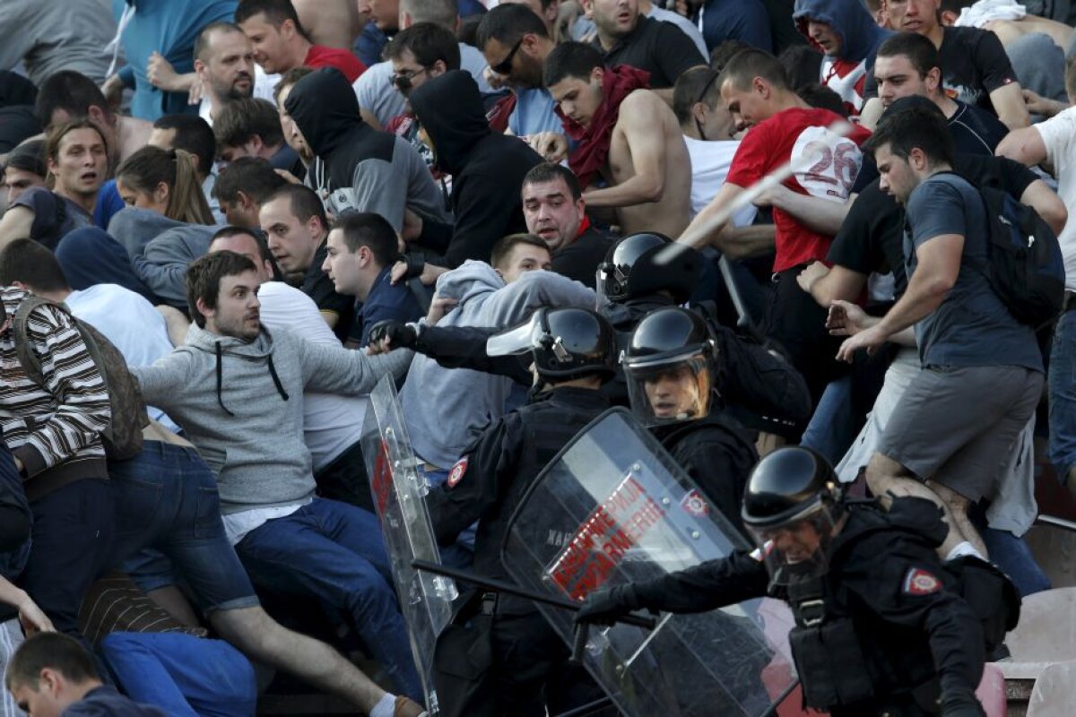 VIDEO și FOTO Bătaie generală la derby-ul Steaua Roșie - Partizan! 35 de polițiști răniți și 41 de suporteri arestați