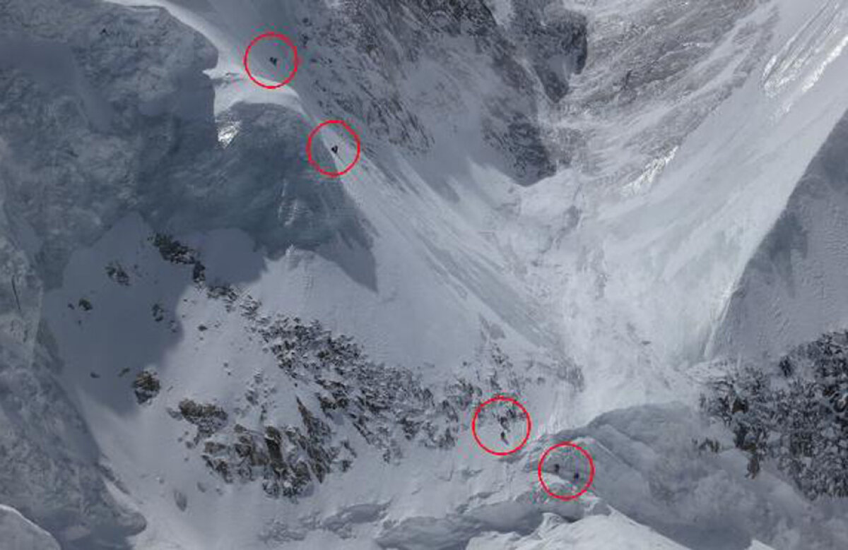 A fentat moartea a doua oară » Alpinistul român Alex Găvan a scăpat de avalanșele de pe Everest