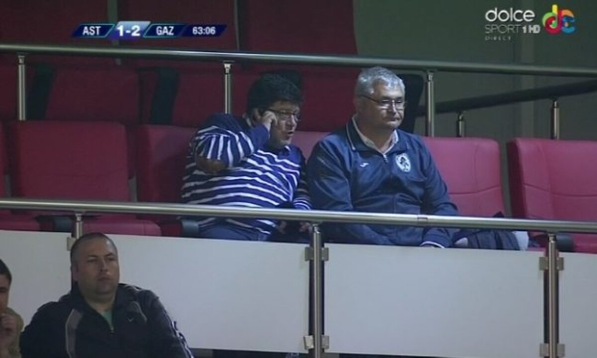 FOTO Telefonul fără fir » Schimbările după dictare nu se poartă doar la Steaua :D