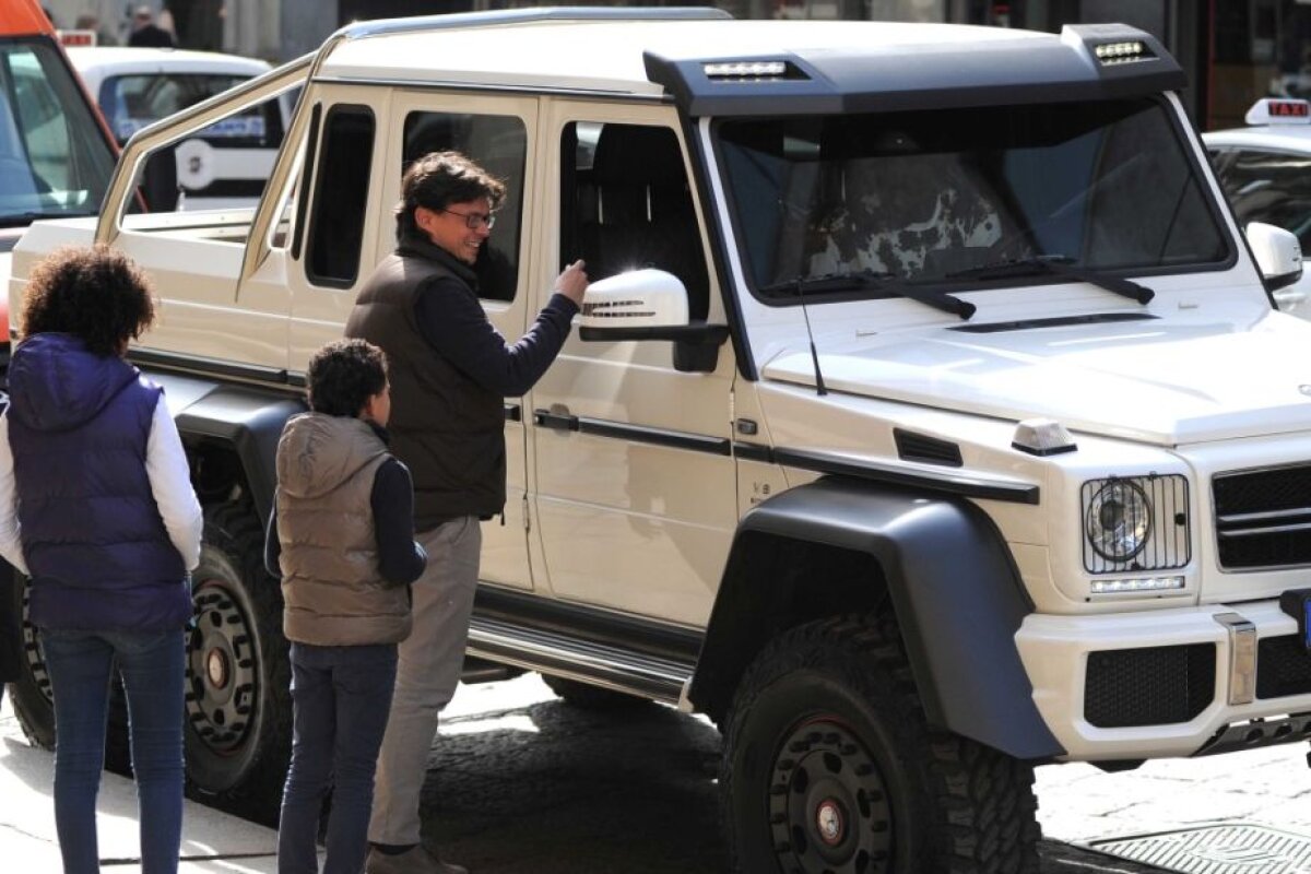 GALERIE FOTO Fratele unui fotbalist din Liga 1 a ieșit la shopping cu "tancul" lui de 500.000 de euro