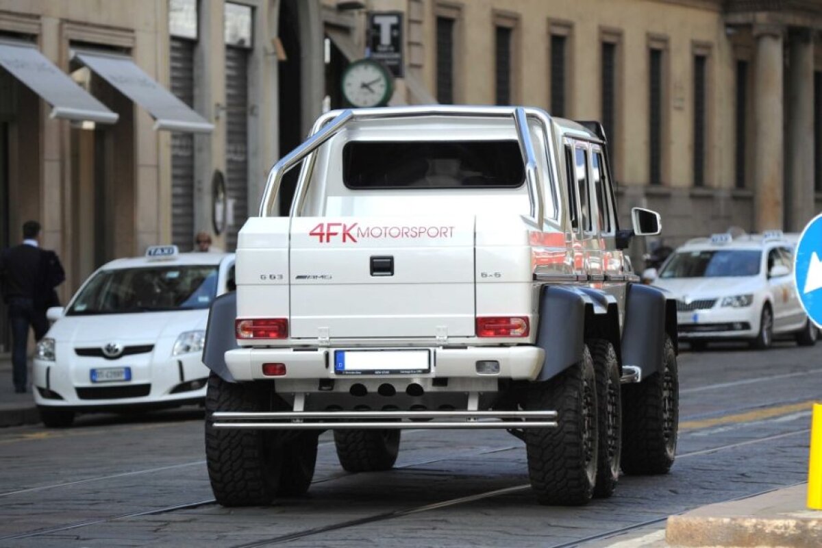 GALERIE FOTO Fratele unui fotbalist din Liga 1 a ieșit la shopping cu "tancul" lui de 500.000 de euro