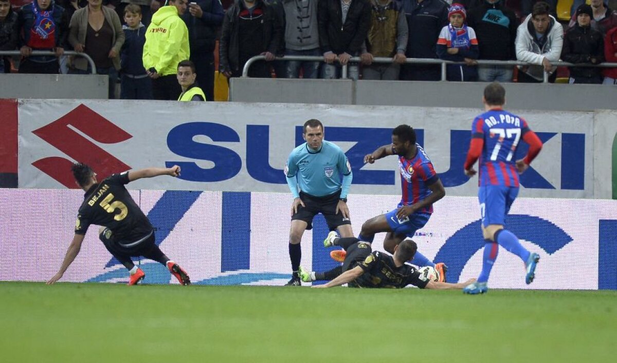 La ce te uitai, Georgele? Imagine senzațională surprinsă de fotoreporterul GSP la cea mai controversată fază din Steaua-ASA