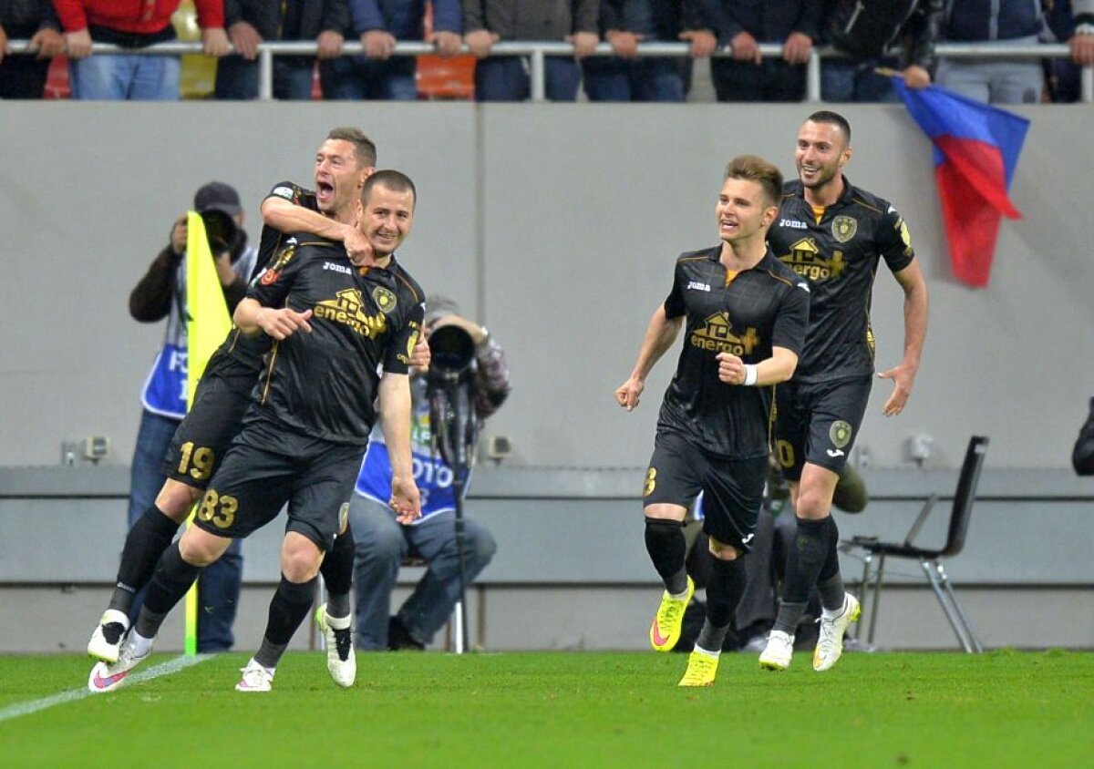 FOTO Un jucător de la ASA a evoluat fără emblemă pe piept în meciul cu Steaua