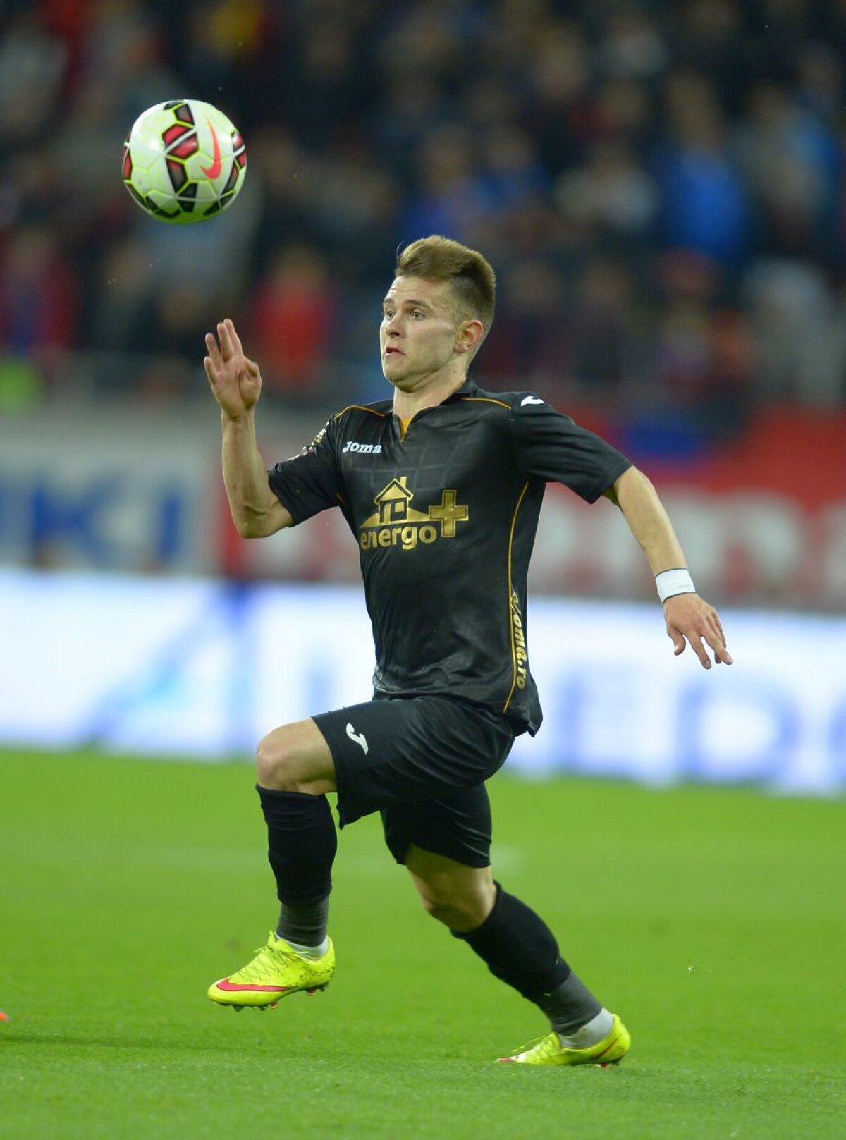 FOTO Un jucător de la ASA a evoluat fără emblemă pe piept în meciul cu Steaua