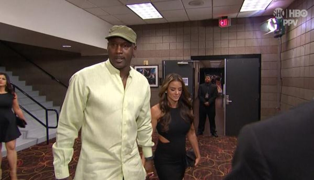 GALERIE FOTO De la Justin Bieber pînă la Michael Jordan » Paradă de staruri la Meciul Secolului