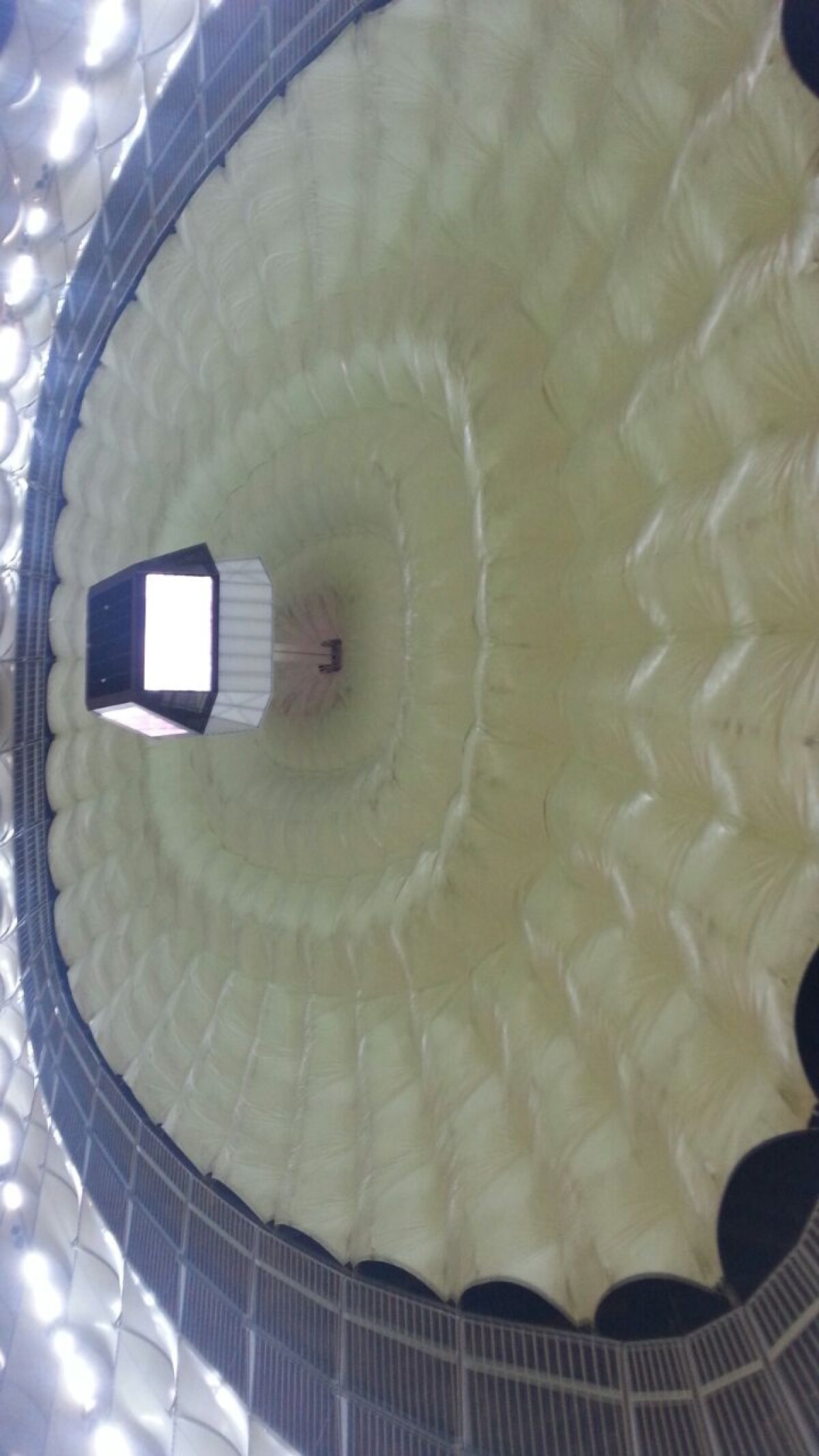 FOTO Acoperișul Arenei Naționale a fost tras la 3 ore după apariția știrii în care se vedea că sînt nepregătiți