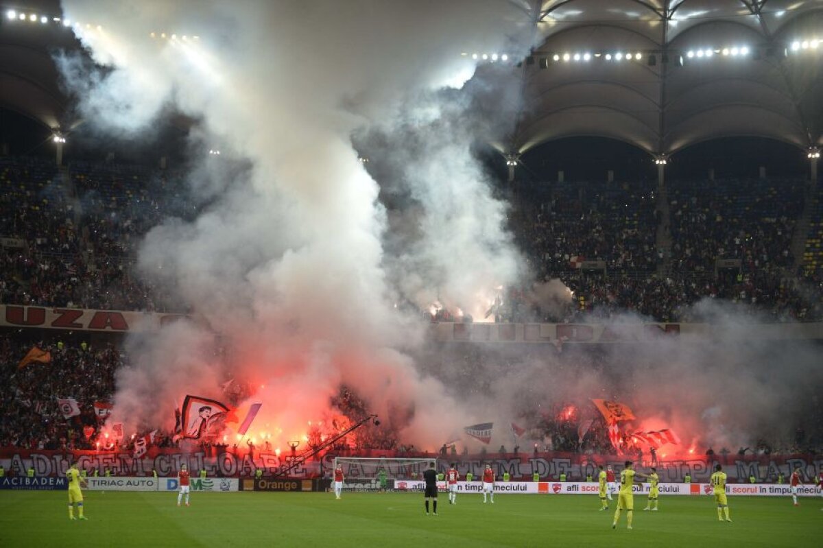 GALERIE FOTO  şi VIDEO Atmosferă incendiară la Dinamo - Steaua! Startul partidei a fost amînat din cauza torțelor