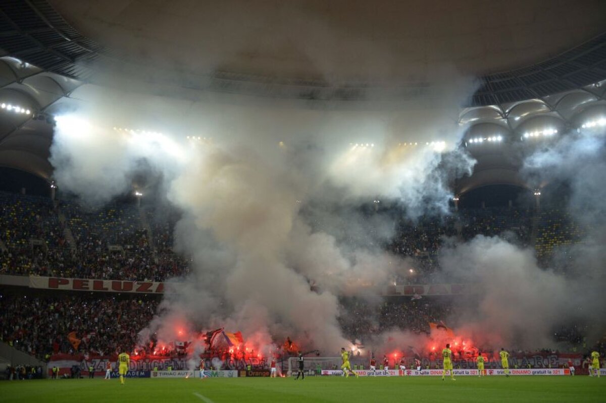 GALERIE FOTO  şi VIDEO Atmosferă incendiară la Dinamo - Steaua! Startul partidei a fost amînat din cauza torțelor