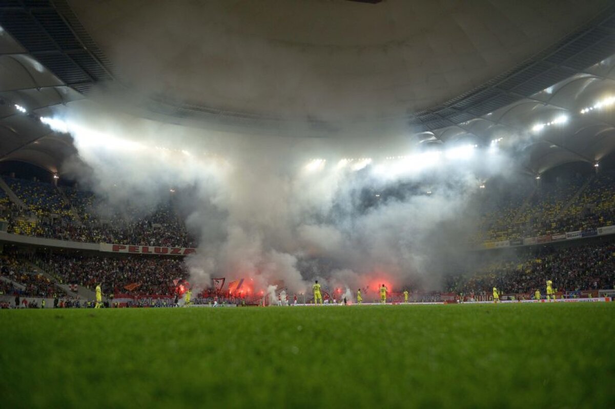 GALERIE FOTO  şi VIDEO Atmosferă incendiară la Dinamo - Steaua! Startul partidei a fost amînat din cauza torțelor