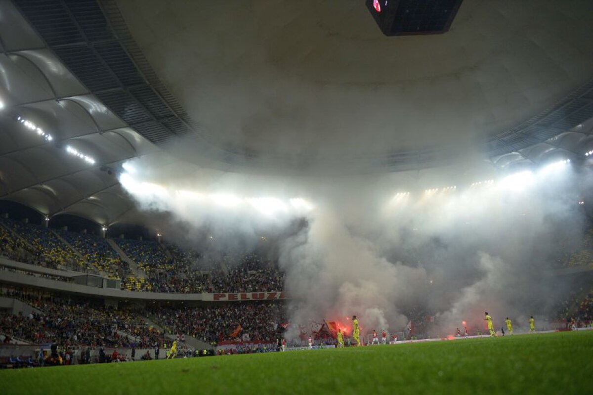 GALERIE FOTO  şi VIDEO Atmosferă incendiară la Dinamo - Steaua! Startul partidei a fost amînat din cauza torțelor