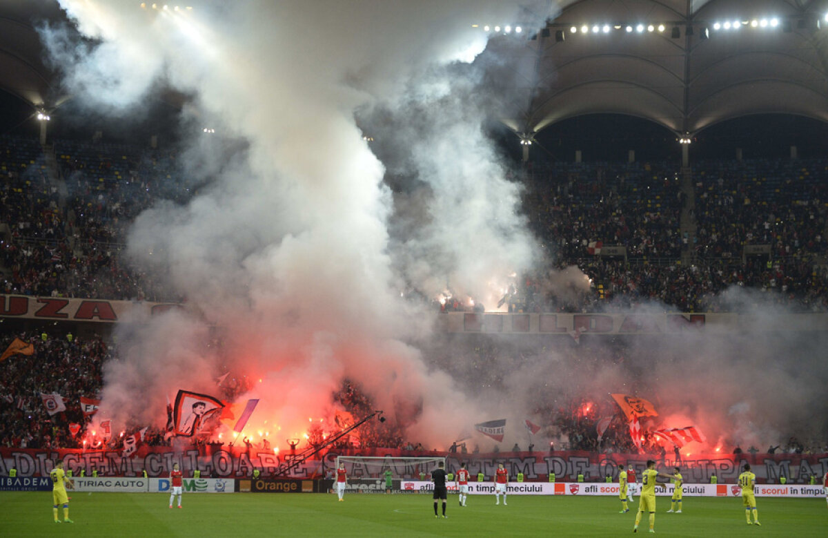 FOTO "Bombonera" roş-albă » Dinamoviștii au aprins derby-ul: atmosferă sud-americană la startul partidei