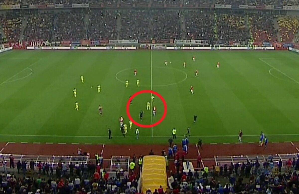 FOTO Moment ciudat cu Cristi Balaj » Decizie riscantă la derby-ul Dinamo-Steaua