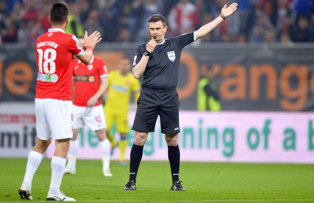 FOTO Moment ciudat cu Cristi Balaj » Decizie riscantă la derby-ul Dinamo-Steaua