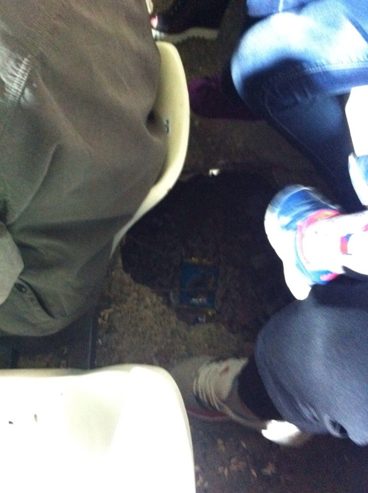 GALERIE FOTO Pericol de accidentare pe stadion din Liga 1 » Un fan a ieșit cu răni de la Tribuna 0