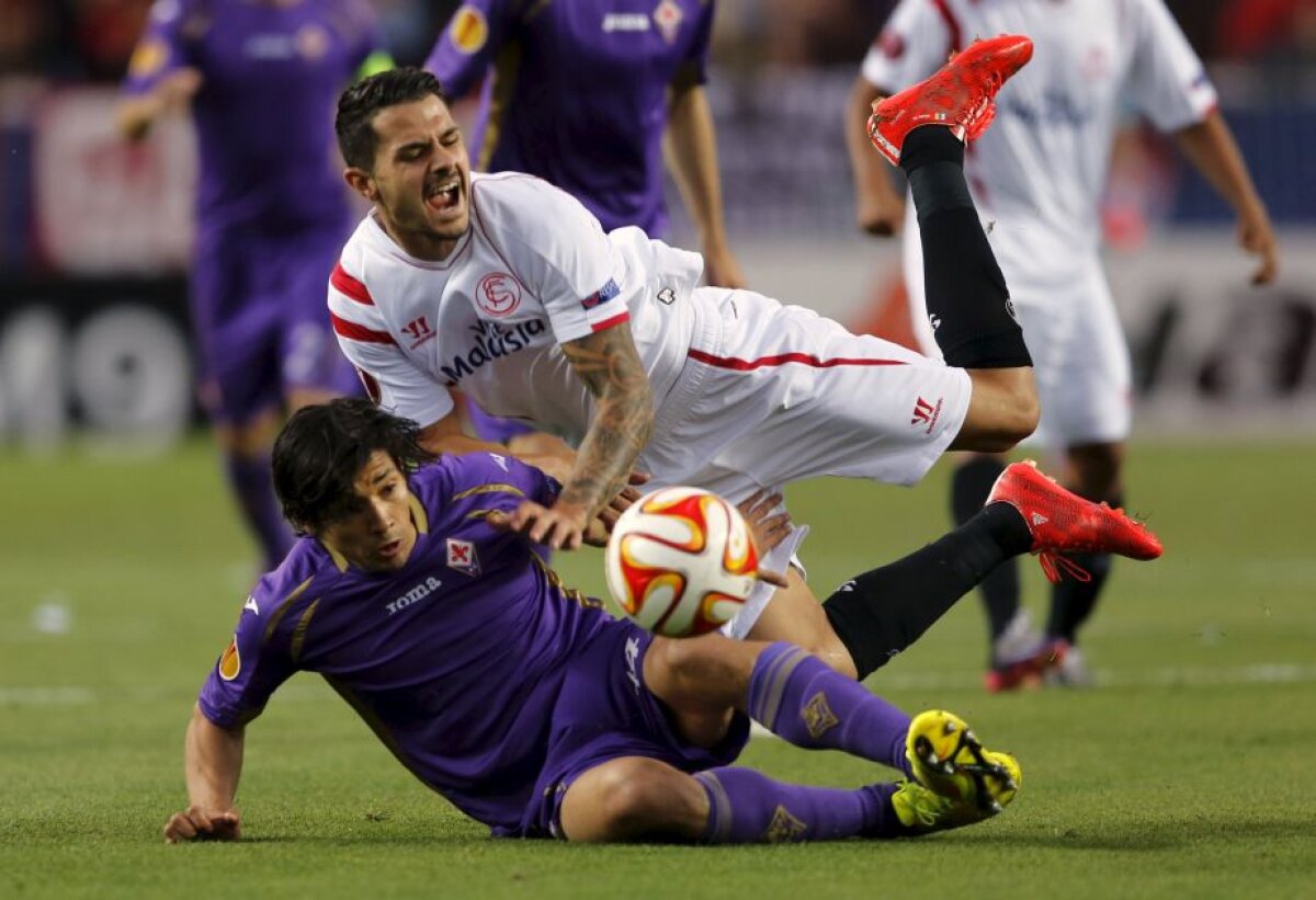 FOTO și VIDEO » Semifinalele Europa League » Sevilla - Fiorentina 3-0 și Napoli - Dnepr 1-1  » Spaniolii sînt cu un pas în finală