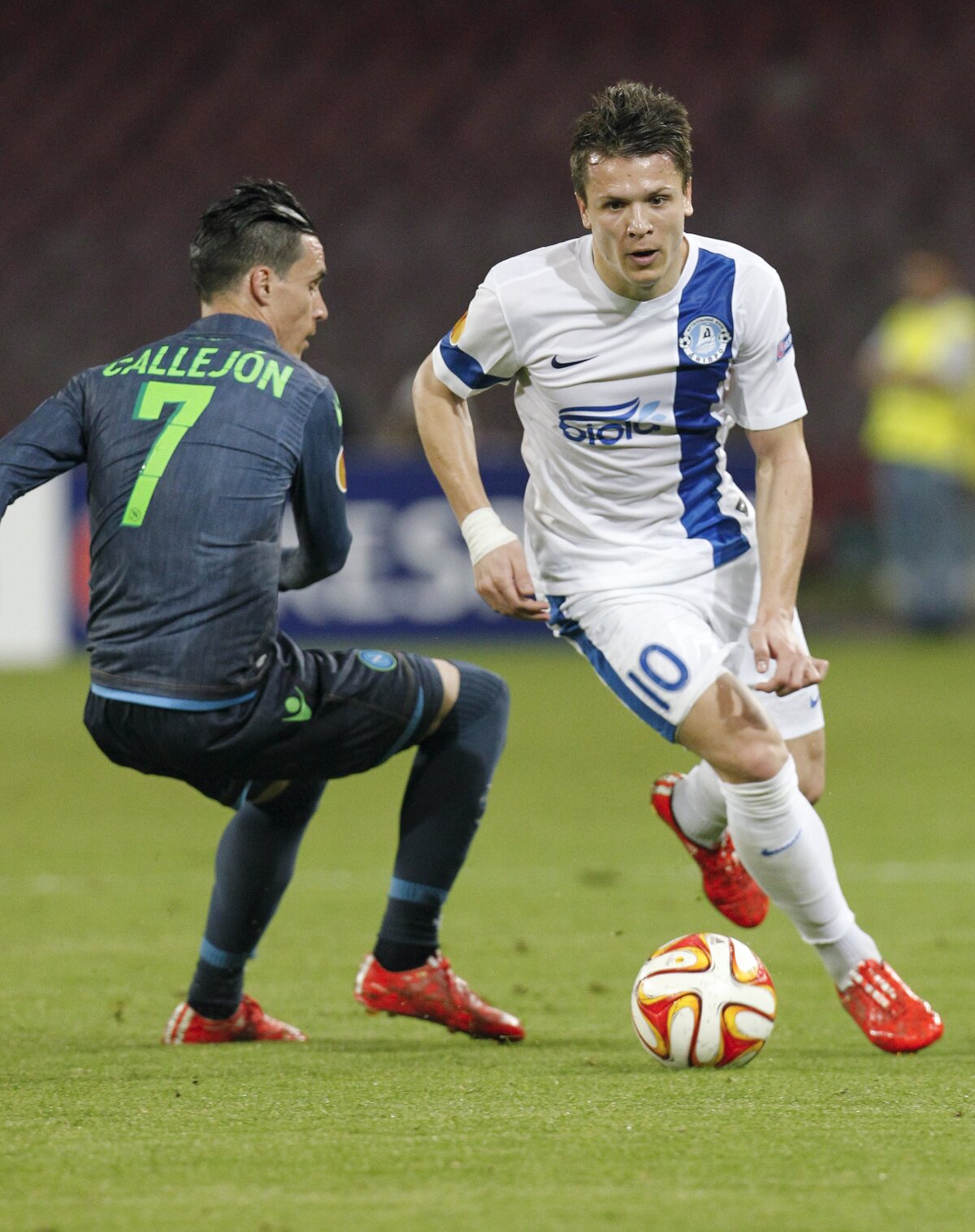 FOTO și VIDEO » Semifinalele Europa League » Sevilla - Fiorentina 3-0 și Napoli - Dnepr 1-1  » Spaniolii sînt cu un pas în finală