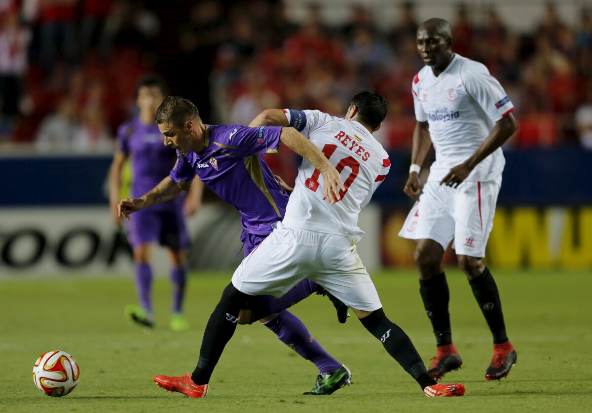 FOTO și VIDEO » Semifinalele Europa League » Sevilla - Fiorentina 3-0 și Napoli - Dnepr 1-1  » Spaniolii sînt cu un pas în finală