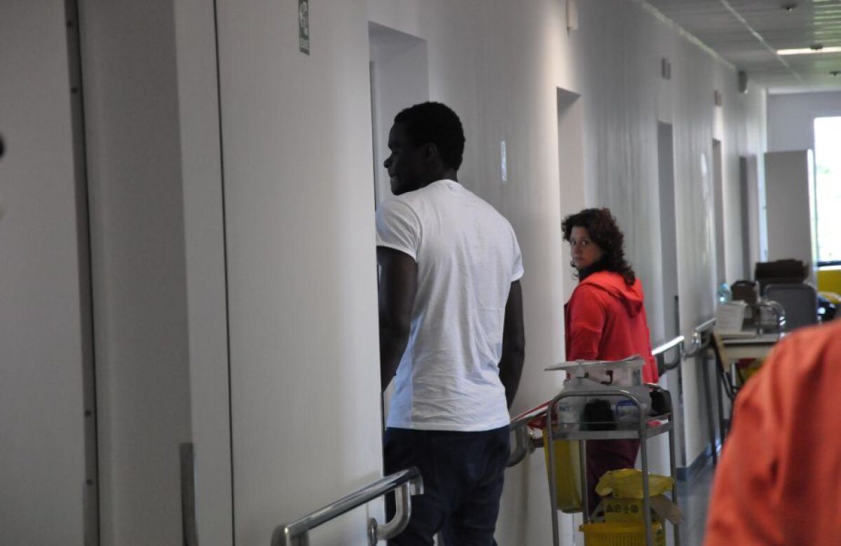 Momente de panică pentru Ngadeu » Fundașul lui FC Botoșani a ajuns la spital cu hemoragie internă!