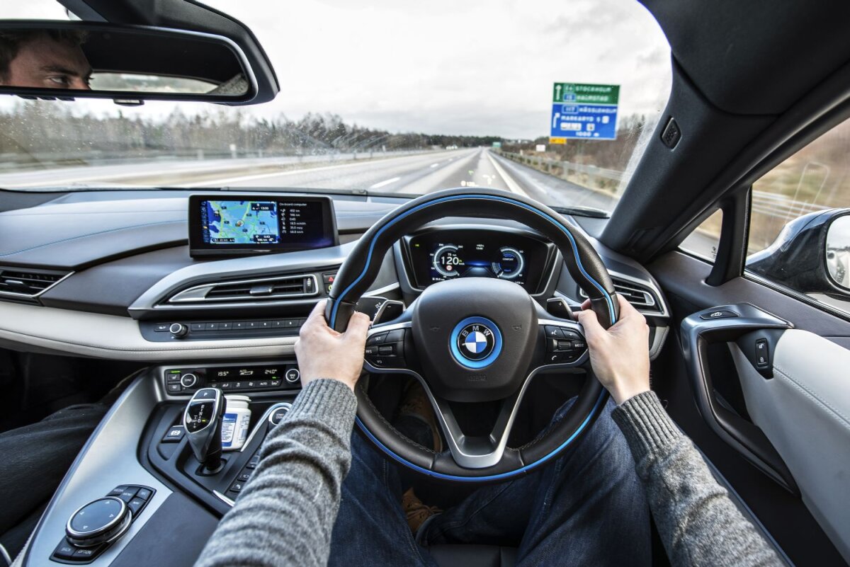 Un drum la lac cu BMW i8 » TopGear nu a ales niciodată ce-i ușor. A decis să ducă un hibrid sport într-o călătorie de 2.500 de kilometri