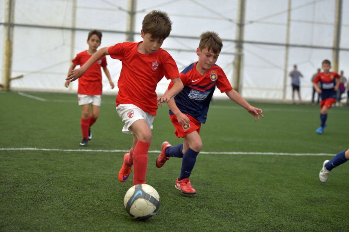 GALERIE FOTO Exemplu pentru seniori! Dinamo 2006 a umilit Steaua 2006, scor 7-1 » Gest emoționant al puștiului care a plîns după Derby de România