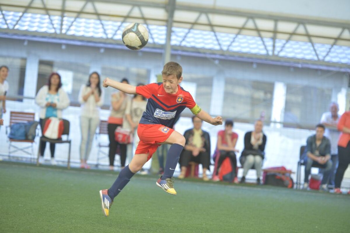 GALERIE FOTO Exemplu pentru seniori! Dinamo 2006 a umilit Steaua 2006, scor 7-1 » Gest emoționant al puștiului care a plîns după Derby de România