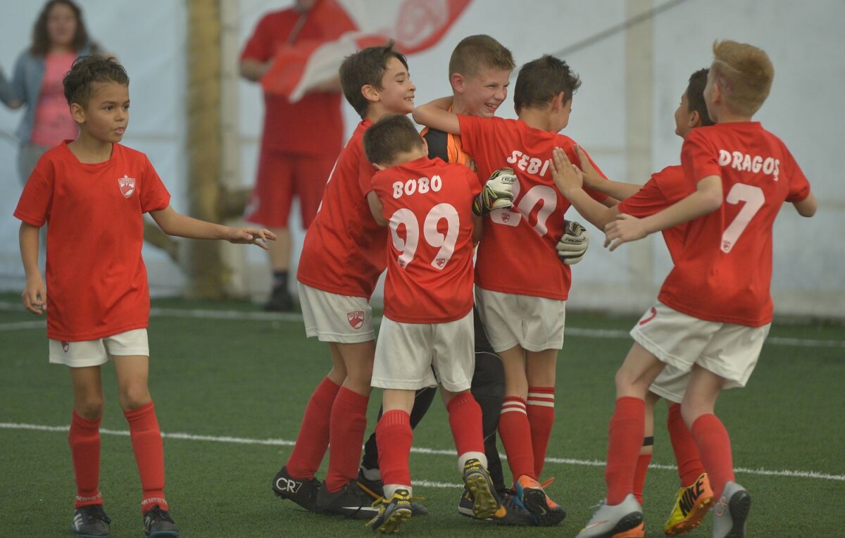 Lacrimile transformate în zîmbete! » Băiatul care a plîns de ciudă după Derby de România și-a luat revanșa în fața roș-albaștrilor