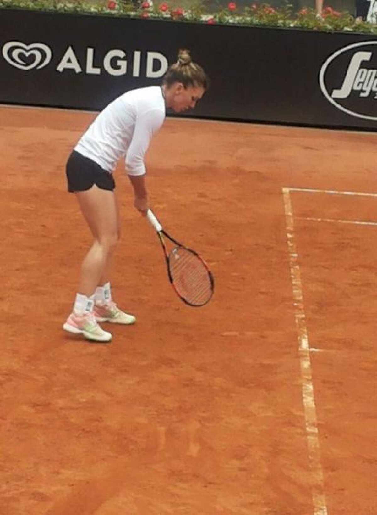 GALERIE FOTO Cu nervii întinși la maximum » Primele semne de slăbiciune ale Simonei Halep după turneul de la Madrid
