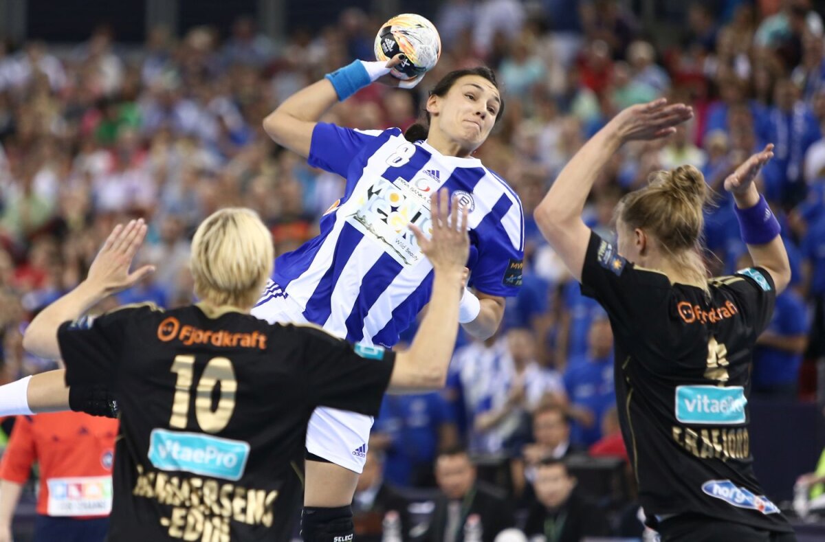 FOTO Trofeu, bucurie, Cristina Neagu » Cea mai bună jucătoare a naționalei României și-a împlinit visul