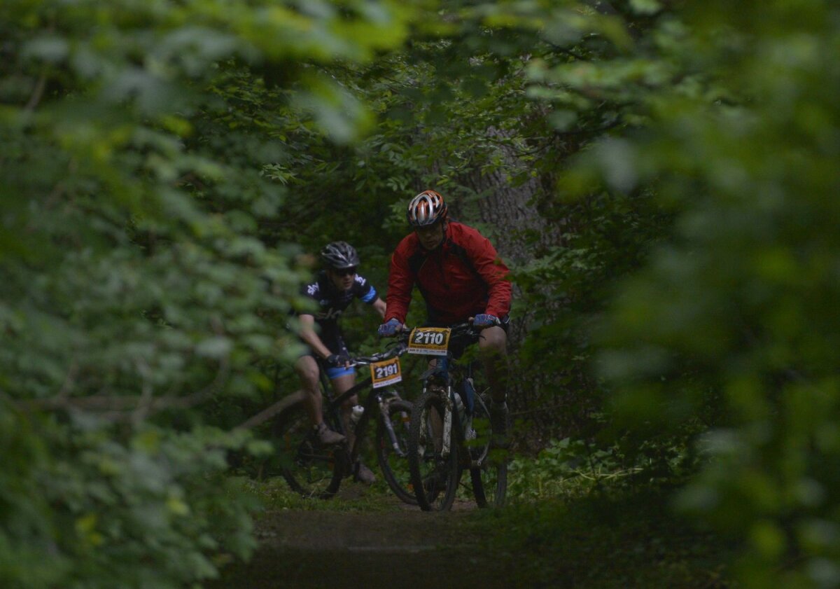 FOTO Mai mulți bicicliști decît spectatori la Liga 1! » Cursa din București a strîns mai mulți participanți decît cinci meciuri pe stadion