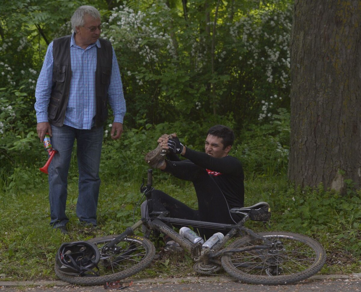 FOTO Mai mulți bicicliști decît spectatori la Liga 1! » Cursa din București a strîns mai mulți participanți decît cinci meciuri pe stadion