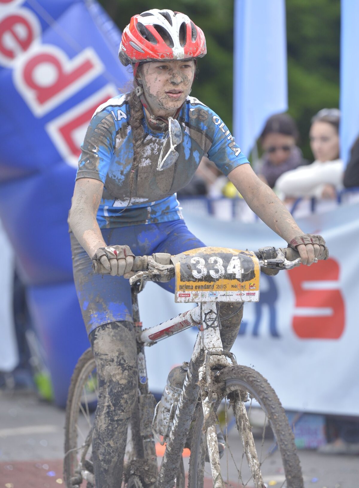 FOTO Mai mulți bicicliști decît spectatori la Liga 1! » Cursa din București a strîns mai mulți participanți decît cinci meciuri pe stadion