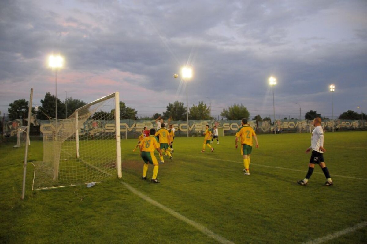 FOTO Premieră în Vaslui » Primul meci din liga județeană disputat în nocturnă