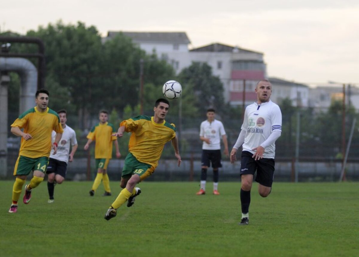 FOTO Premieră în Vaslui » Primul meci din liga județeană disputat în nocturnă