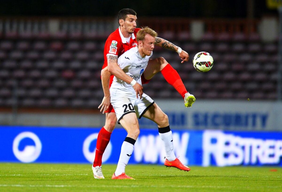 VIDEO şi FOTO Dinamo a fost egalată la ultima fază a meciului » Mediaşul încă speră la rămînerea în Liga 1 