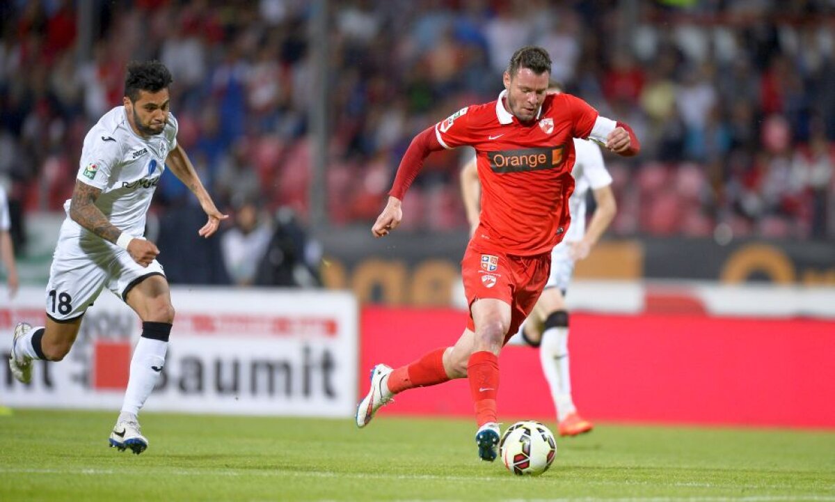 VIDEO şi FOTO Dinamo a fost egalată la ultima fază a meciului » Mediaşul încă speră la rămînerea în Liga 1 