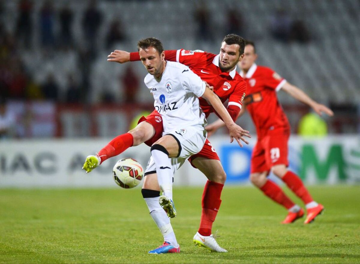 VIDEO şi FOTO Dinamo a fost egalată la ultima fază a meciului » Mediaşul încă speră la rămînerea în Liga 1 