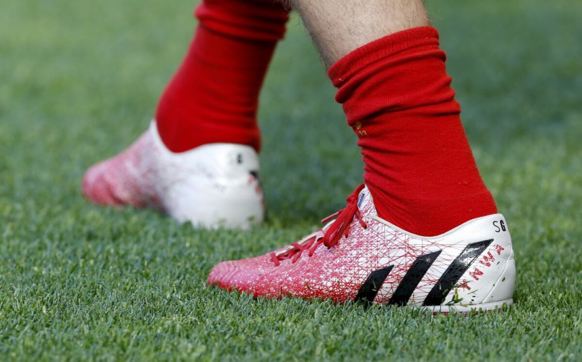 VIDEO şi FOTO Clipa istorică a venit: Gerrard și-a luat la revedere de la fanii lui Liverpool! Cele mai tari imagini de la ultimul meci pe Anfield pentru legendarul căpitan