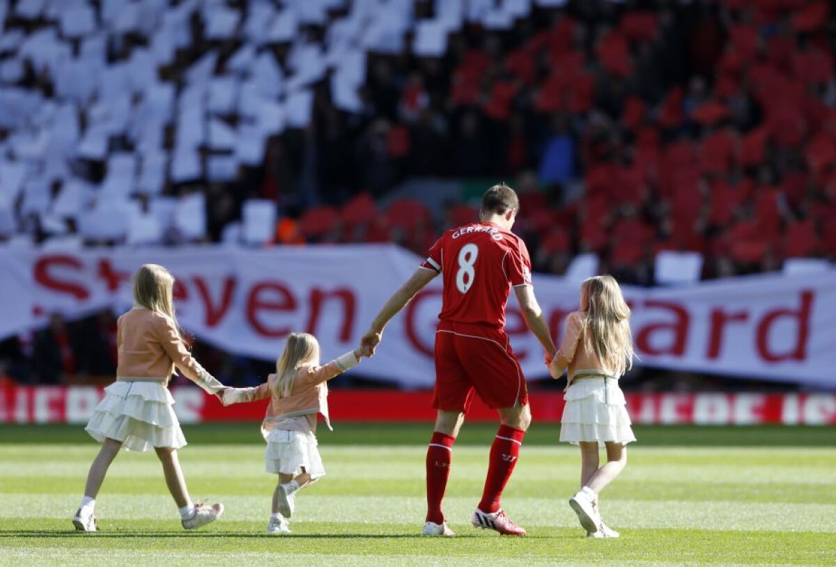 VIDEO şi FOTO Clipa istorică a venit: Gerrard și-a luat la revedere de la fanii lui Liverpool! Cele mai tari imagini de la ultimul meci pe Anfield pentru legendarul căpitan