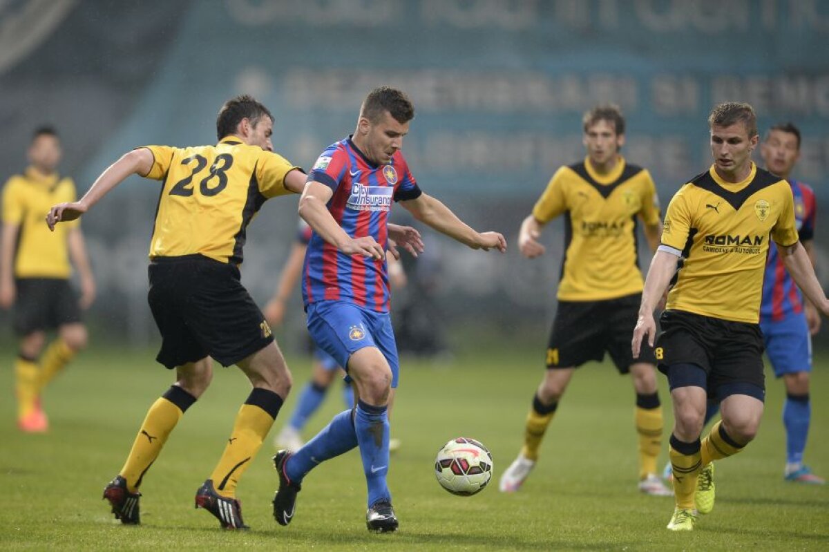 VIDEO şi FOTO » Descindere cu "mascaţi" » Condusă pînă în minutul 70 la Braşov, Steaua întoarce, 3-2, şi rămîne în lupta pentru titlu graţie "dublei" nou-intratului Rusescu  