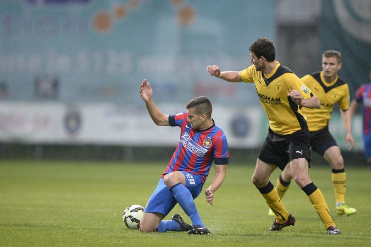 VIDEO şi FOTO » Descindere cu "mascaţi" » Condusă pînă în minutul 70 la Braşov, Steaua întoarce, 3-2, şi rămîne în lupta pentru titlu graţie "dublei" nou-intratului Rusescu  