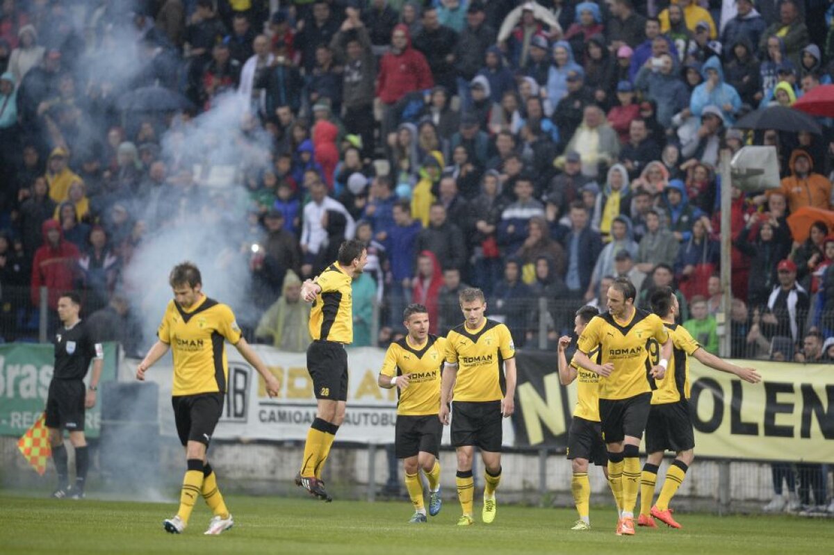 VIDEO şi FOTO » Descindere cu "mascaţi" » Condusă pînă în minutul 70 la Braşov, Steaua întoarce, 3-2, şi rămîne în lupta pentru titlu graţie "dublei" nou-intratului Rusescu  