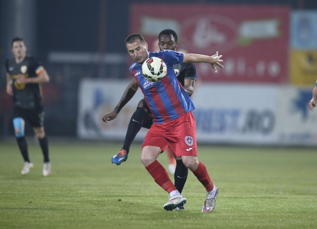 VIDEO şi FOTO Diagonală spre titlu » Execuţia fabuloasă a lui Voiculeţ o răpune pe Petrolul şi o păstrează pe ASA în fruntea Ligii 1 la un punct de Steaua » Programul ultimelor două etape 