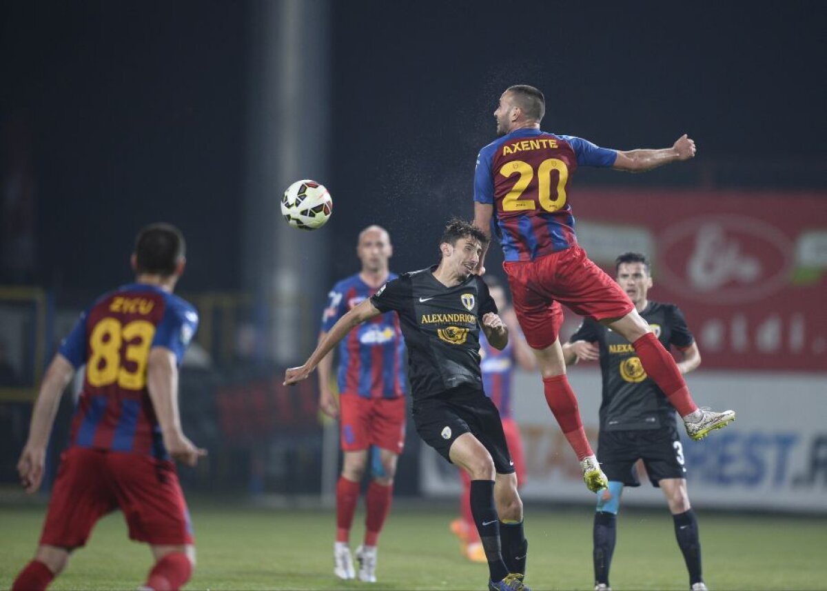 VIDEO şi FOTO Diagonală spre titlu » Execuţia fabuloasă a lui Voiculeţ o răpune pe Petrolul şi o păstrează pe ASA în fruntea Ligii 1 la un punct de Steaua » Programul ultimelor două etape 