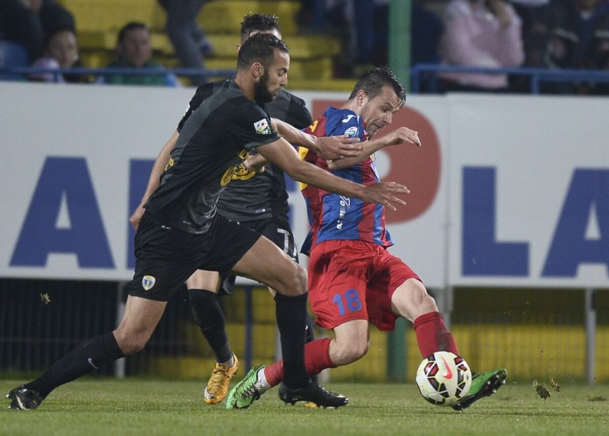 VIDEO şi FOTO Diagonală spre titlu » Execuţia fabuloasă a lui Voiculeţ o răpune pe Petrolul şi o păstrează pe ASA în fruntea Ligii 1 la un punct de Steaua » Programul ultimelor două etape 