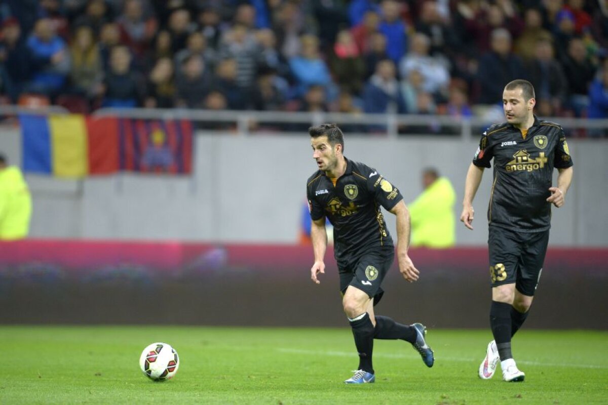 VIDEO şi FOTO Diagonală spre titlu » Execuţia fabuloasă a lui Voiculeţ o răpune pe Petrolul şi o păstrează pe ASA în fruntea Ligii 1 la un punct de Steaua » Programul ultimelor două etape 