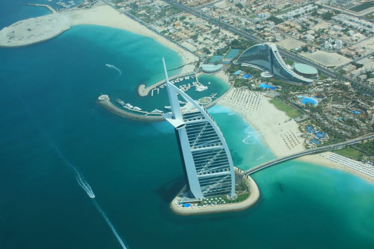 GALERIE FOTO Invovația începutului de secol » Imagini incredibile: unde se va juca tenis în Dubai