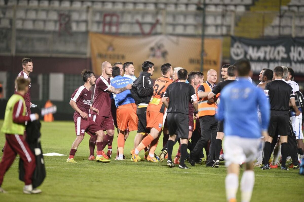 Brancardieri nervoși, Cîrțu fără Xanax și Săpunaru ieșit la bătaie! Cum a arătat Rapid-Craiova, un meci plin de incidente 