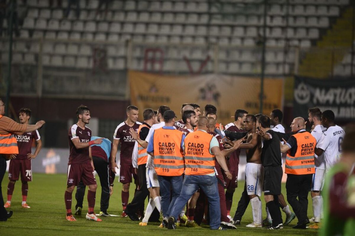 Brancardieri nervoși, Cîrțu fără Xanax și Săpunaru ieșit la bătaie! Cum a arătat Rapid-Craiova, un meci plin de incidente 