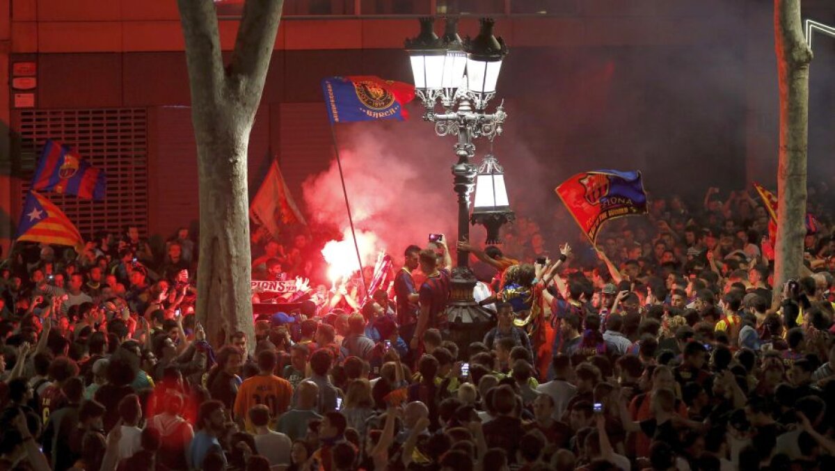 VIDEO şi FOTO » Fiesta în Barcelona » Catalanii au sărbătorit pe străzile oraşului cîştigarea campionatului